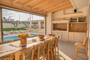 Avelia Luxury Villa With Private Pool