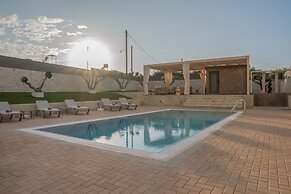 Avelia Luxury Villa With Private Pool