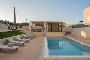 Avelia Luxury Villa With Private Pool