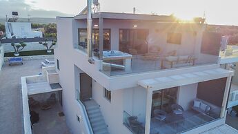 Avelia Luxury Villa With Private Pool