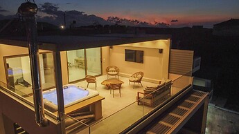 Avelia Luxury Villa With Private Pool