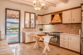 Avelia Luxury Villa With Private Pool