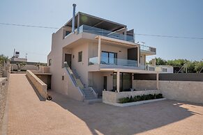 Avelia Luxury Villa With Private Pool