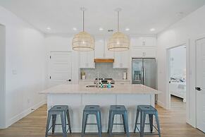 Chancla - Pet Friendly! Community Pool!