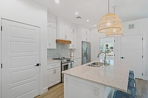 Chancla - Pet Friendly! Community Pool!