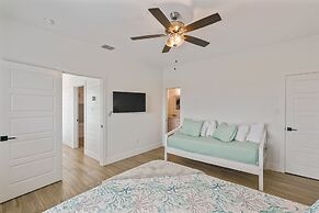 Chancla - Pet Friendly! Community Pool!