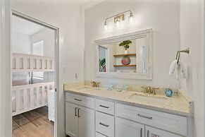 Chancla - Pet Friendly! Community Pool!