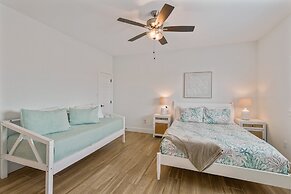 Chancla - Pet Friendly! Community Pool!