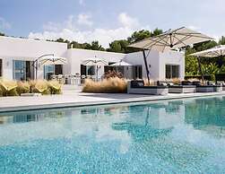 Gorgeous Villa With Views