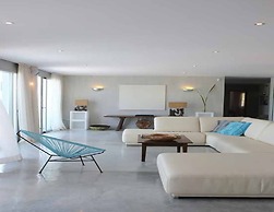 Gorgeous Villa With Views