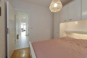 Apartment With Terrace for 5 People