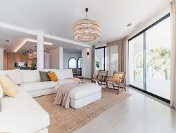 Superb Villa With Private Lagoon Pool