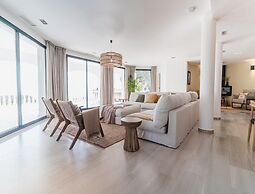 Superb Villa With Private Lagoon Pool