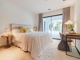 Superb Villa With Private Lagoon Pool