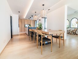 Superb Villa With Private Lagoon Pool