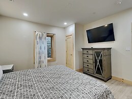 Majestic Manor by Taylor Made Deep Creek