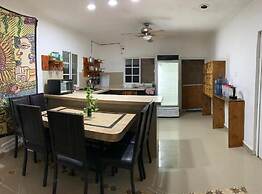 Kin Hostal and Camping