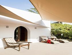 Amazing Villa With Swimming Pool
