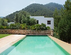 Amazing Villa With Swimming Pool