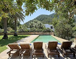 Amazing Villa With Swimming Pool