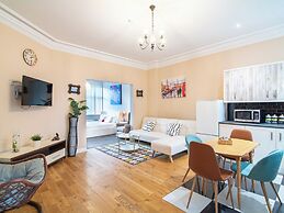 Creative & Cheerful Apartment by Avo in Sheffield