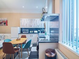 Creative & Cheerful Apartment by Avo in Sheffield