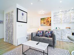 Avo Apartment - Modern Style & Great Location