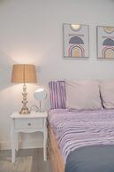 Chic and Cheerful pad in Sheffield City