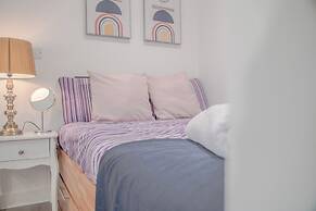 Chic and Cheerful pad in Sheffield City