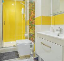 Chic and Cheerful pad in Sheffield City