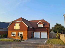 Cosy New 4 bed in Ramsgate Close to Quex Park
