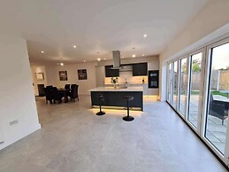 Cosy New 4 bed in Ramsgate Close to Quex Park