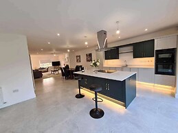 Cosy New 4 bed in Ramsgate Close to Quex Park