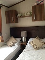 Haven Caravan Sleeps 6 Pet Friendly