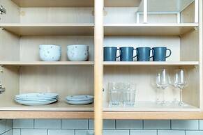 Crawley Stainer 1-bedroom With Parking and Garden