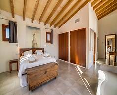 Spacious Villa With Infinity Pool