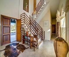 Spacious Villa With Infinity Pool