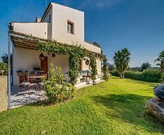 Spacious Villa With Infinity Pool