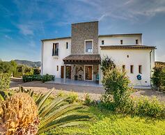 Spacious Villa With Infinity Pool