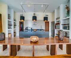 Spacious Villa With Infinity Pool