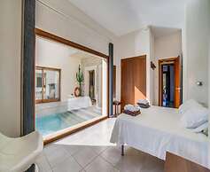 Spacious Villa With Infinity Pool