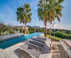 Spacious Villa With Infinity Pool