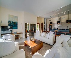 Spacious Villa With Infinity Pool