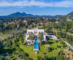 Spacious Villa With Infinity Pool