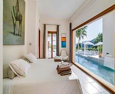 Spacious Villa With Infinity Pool