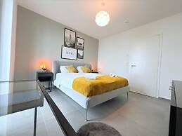 Beautiful 1 bedroom flat w terrace