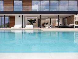 Amazing Villa With Infinity Pool