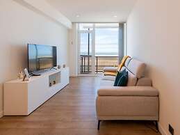 Apartment With Frontal sea View in Raversijde