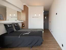 Apartment With Frontal sea View in Raversijde