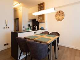 Apartment With Frontal sea View in Raversijde